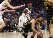 库里在美国队比赛中突破纪录，败北引发热议！